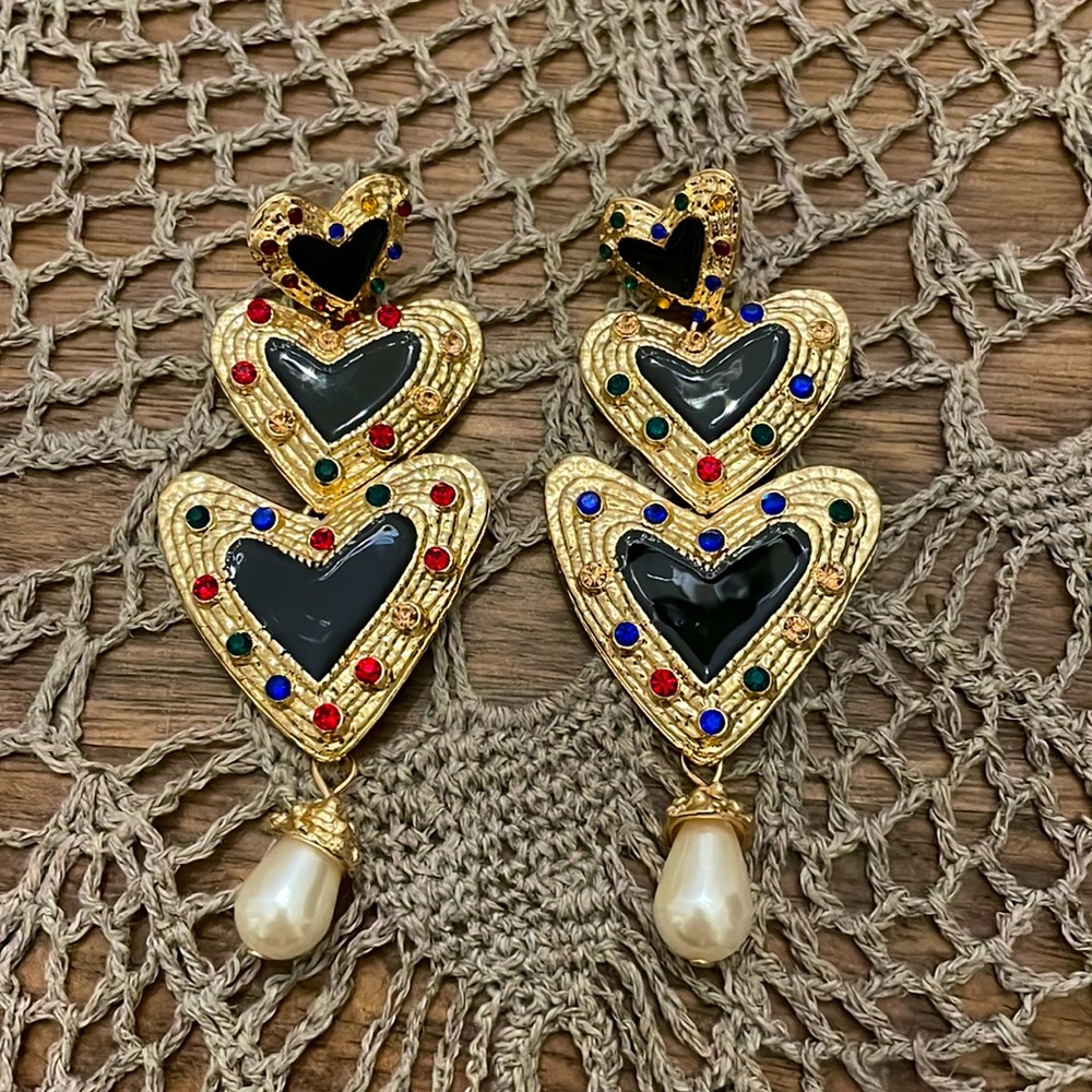 NWT designer earrings heart statement piece - Picture 1 of 3